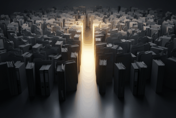 Illustration conceptuelle sur le thème de Convergence Prévention Défense. Esthétique professionnelle cinématique aux couleurs anthracite et or.