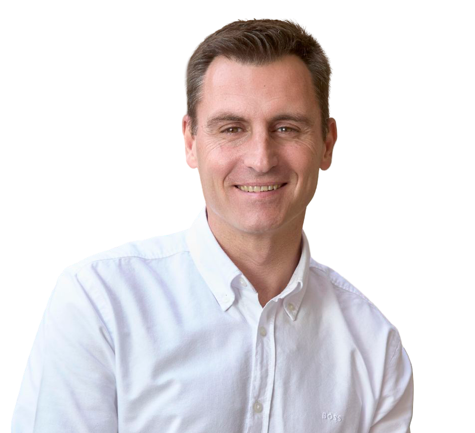 Axel, expert AT-MP et ancien inspecteur CPAM, analysant un dossier accident du travail pour une défense employeur stratégique.